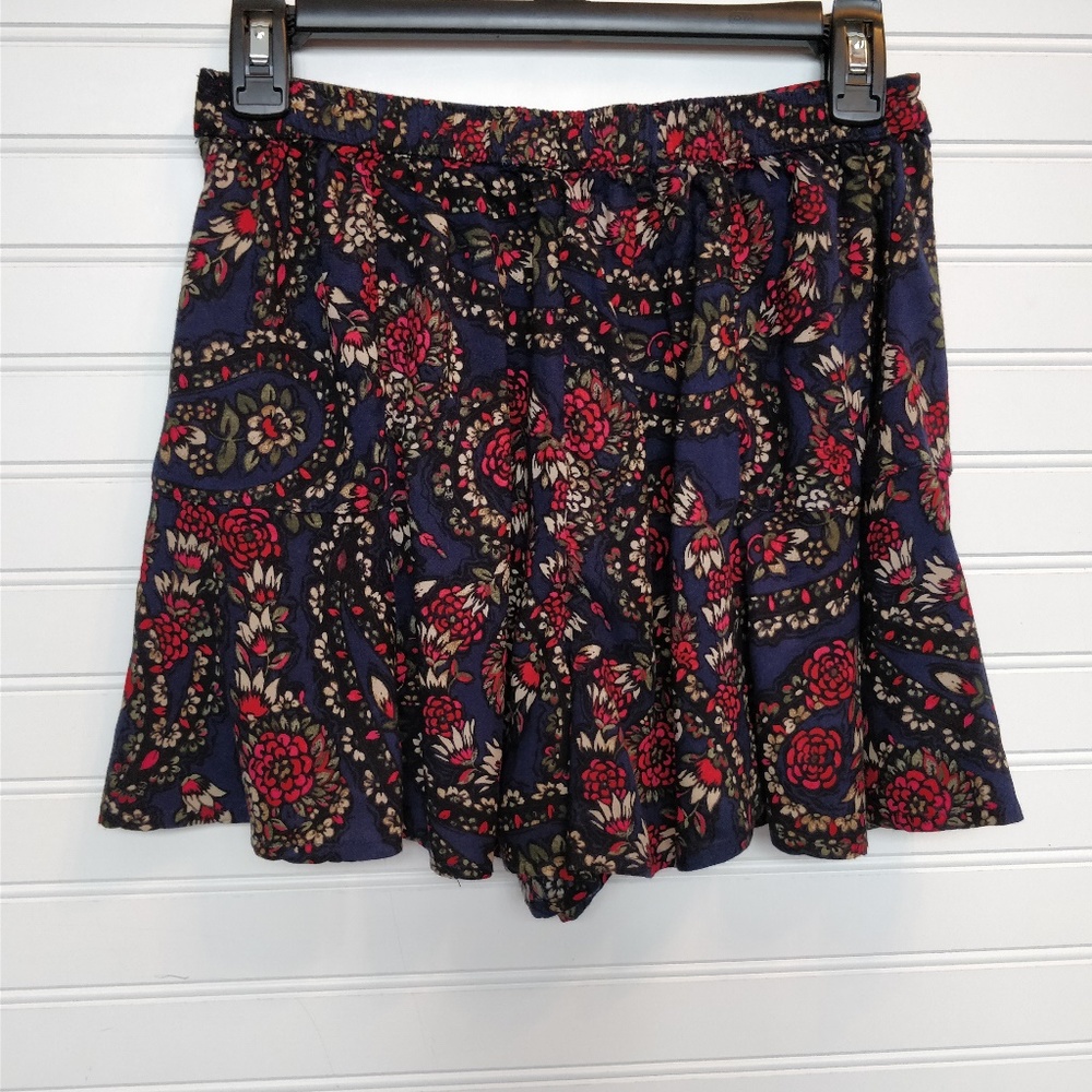 Hollister flouncy floral skort navy red small